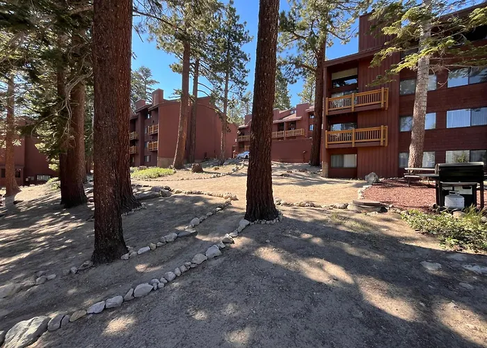 Tastefully Remodeled Condo At Mammoth Ski & Racquet Club, Hot Tub, Garage, 10 Min Walk To Ski Lifts