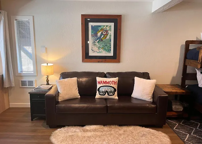 Tastefully Remodeled Condo At Mammoth Ski & Racquet Club, Hot Tub, Garage, 10 Min Walk To Ski Lifts