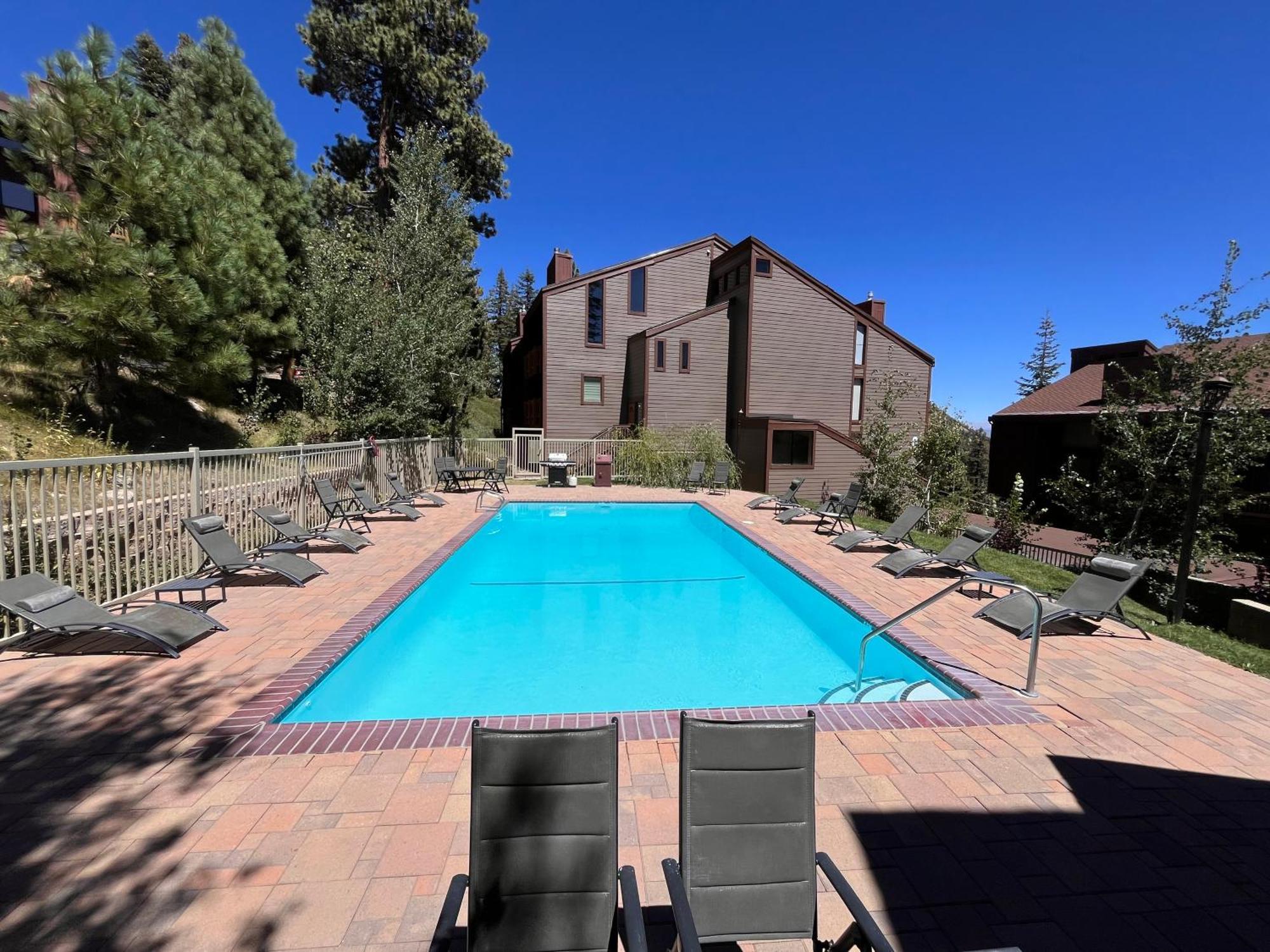 Tastefully Remodeled At Mammoth & Racquet Club, Hot Tub, Garage, 10 Min Walk To Lifts Appartement *