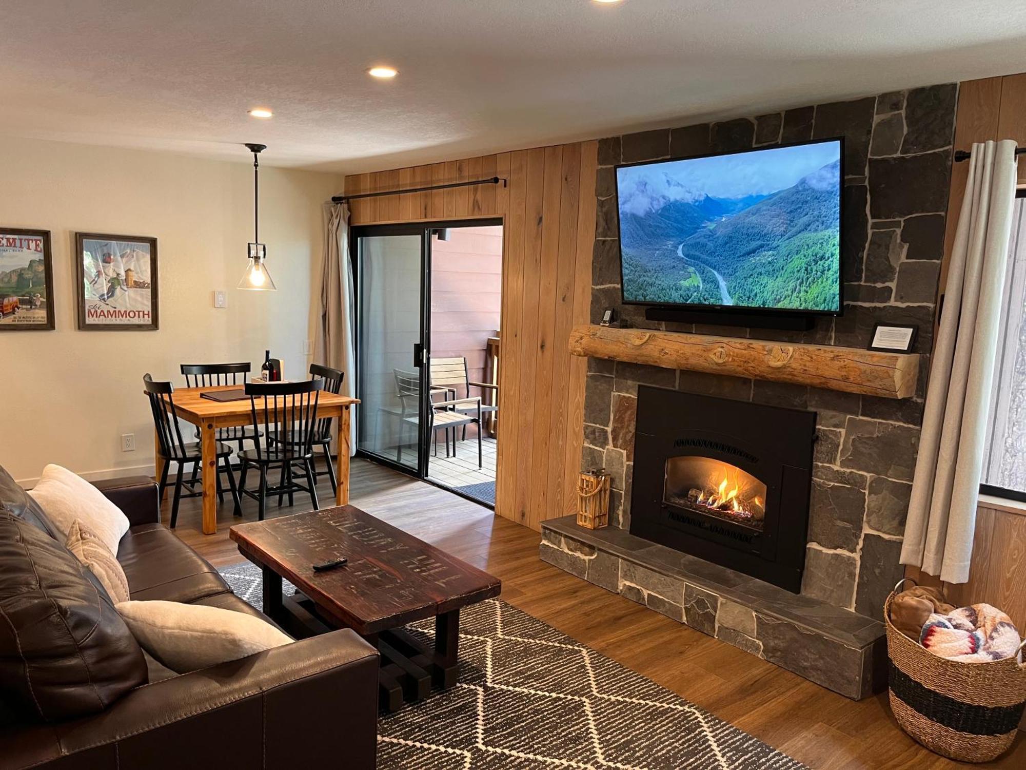 Appartement Tastefully Remodeled At Mammoth & Racquet Club, Hot Tub, Garage, 10 Min Walk To Lifts *