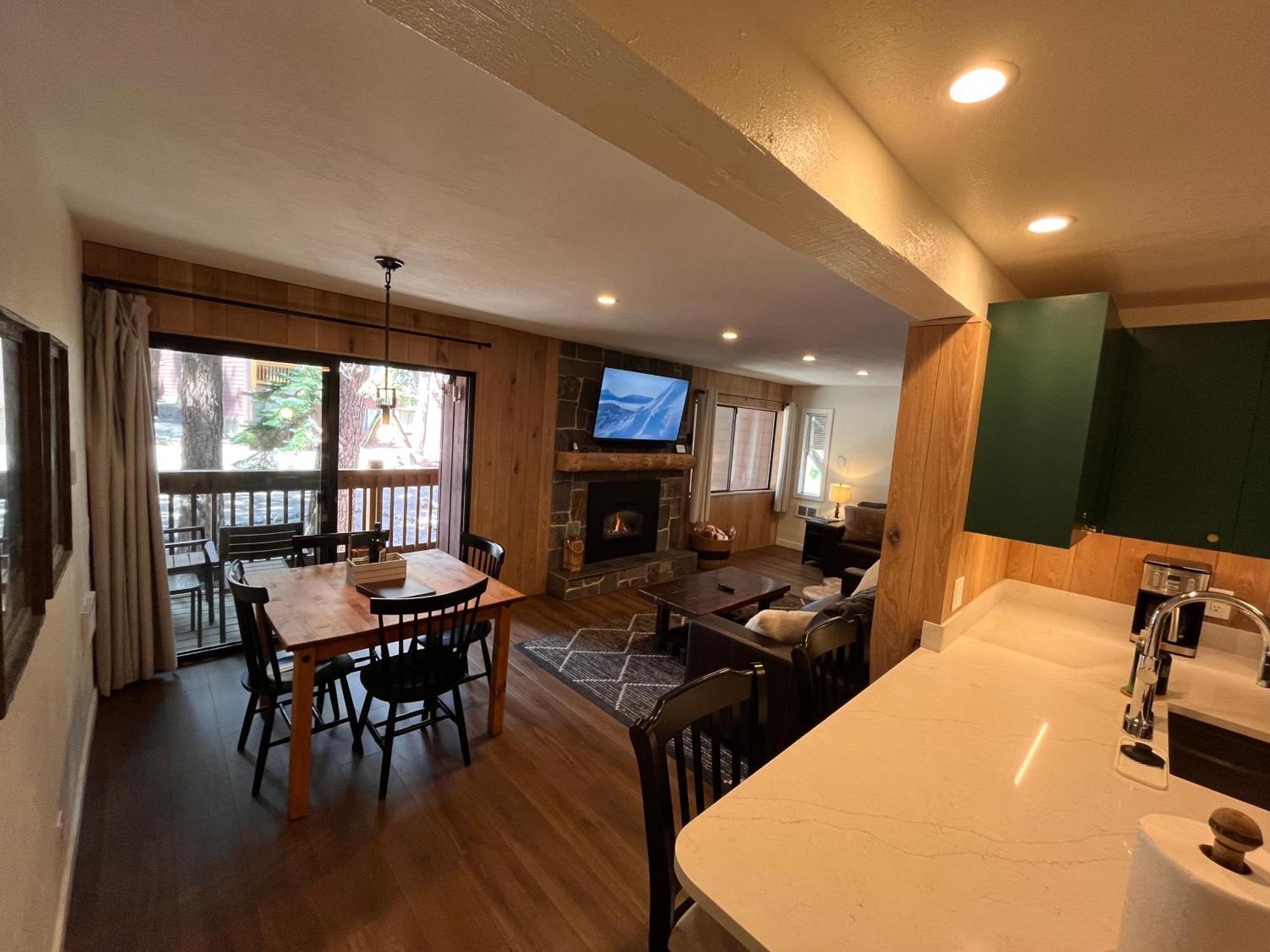 Tastefully Remodeled At Mammoth & Racquet Club, Hot Tub, Garage, 10 Min Walk To Lifts Appartement *
