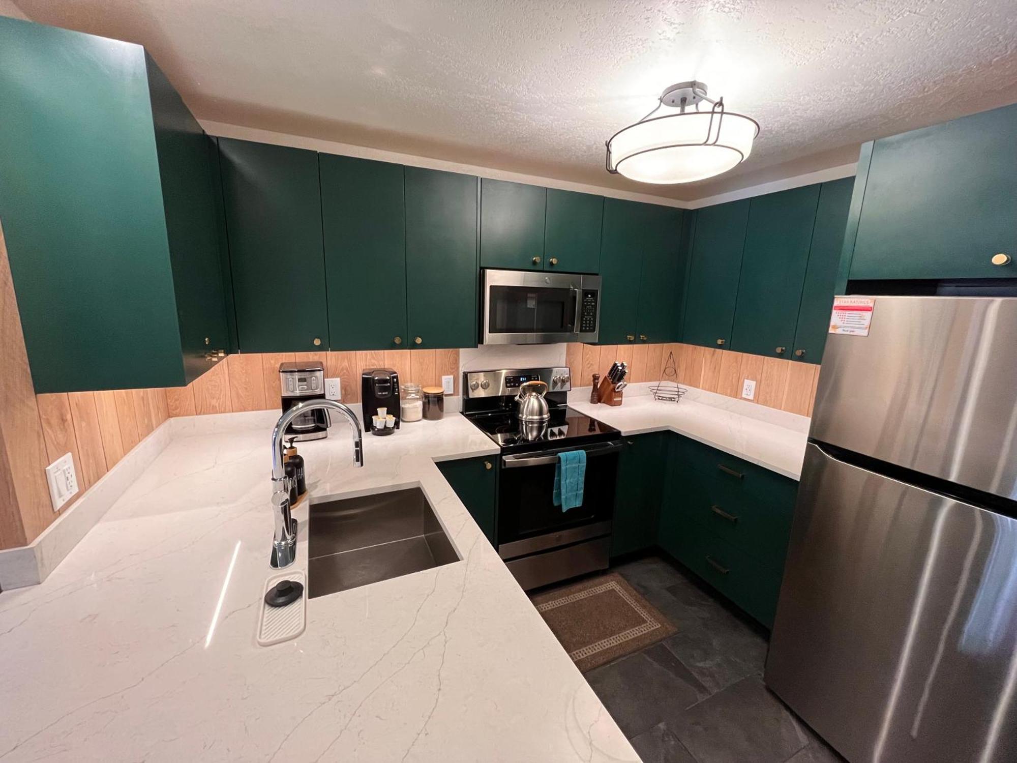 Tastefully Remodeled At Mammoth & Racquet Club, Hot Tub, Garage, 10 Min Walk To Lifts Appartement