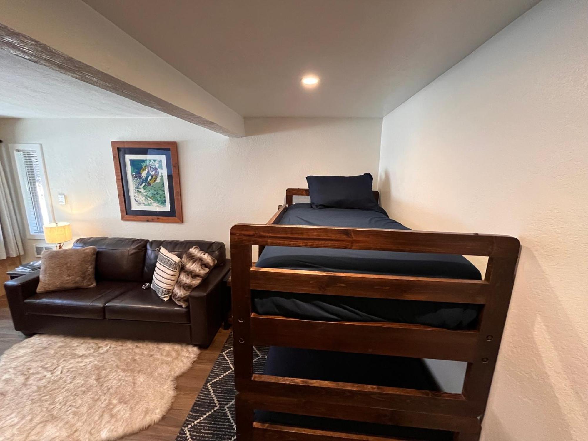 Tastefully Remodeled At Mammoth & Racquet Club, Hot Tub, Garage, 10 Min Walk To Lifts Apartamento *