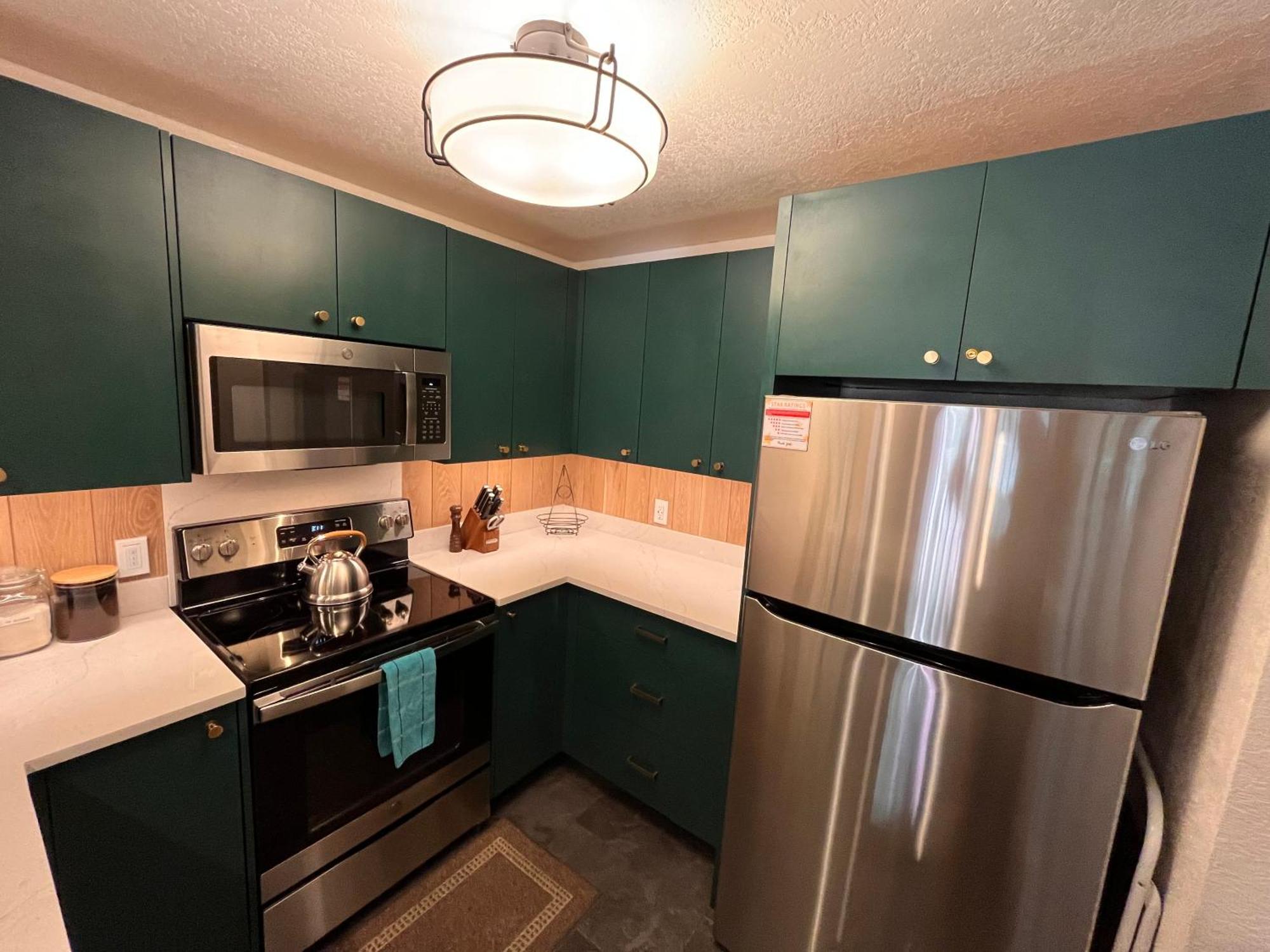 Tastefully Remodeled At Mammoth & Racquet Club, Hot Tub, Garage, 10 Min Walk To Lifts Apartamento